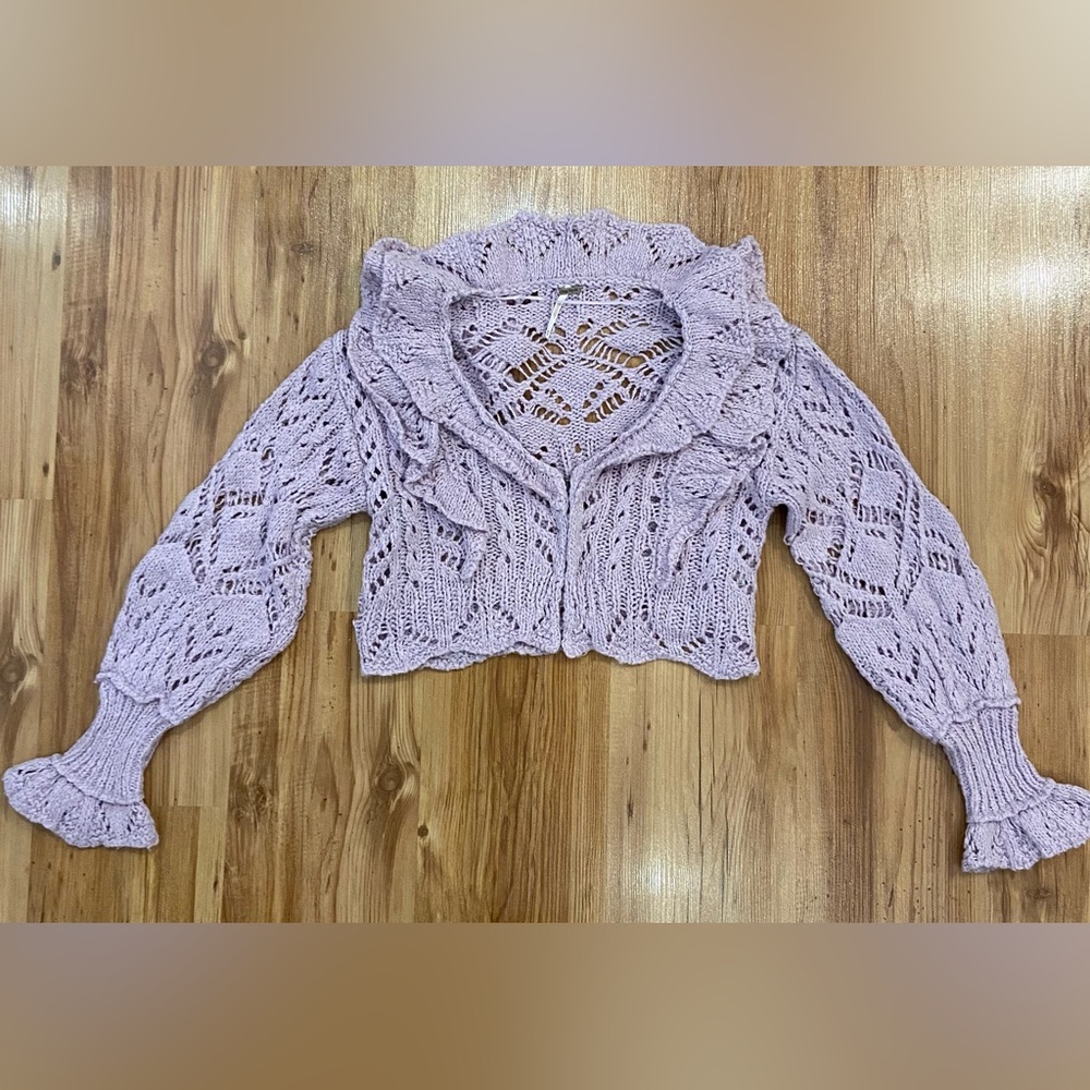 ♥️ 2X HOST PICK ♥️ FREE PEOPLE lilac crochet knit ruffle cropped cardigan M